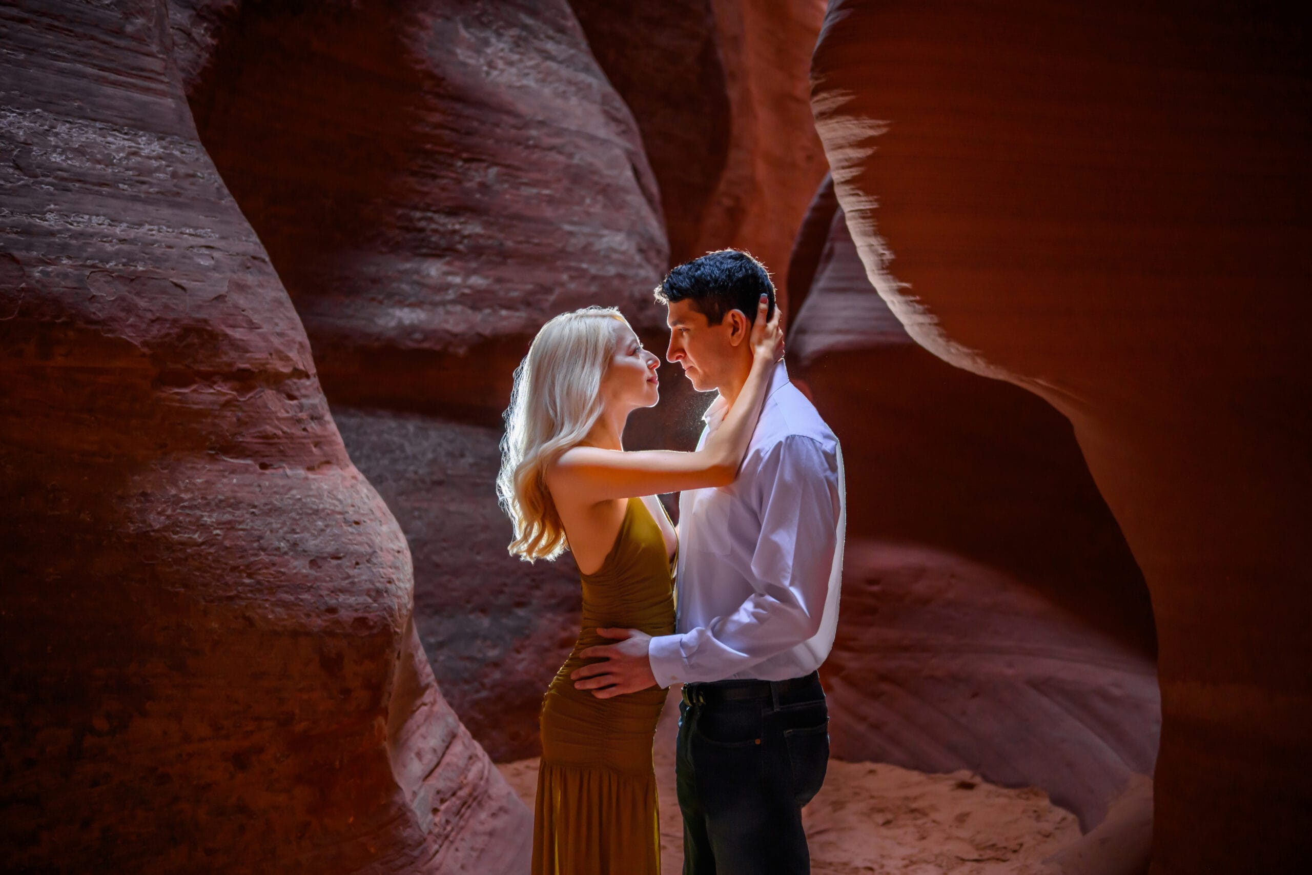 Engagement photos in antelope canyon